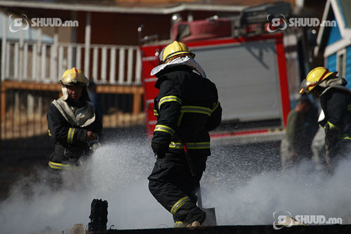 Уурандаа гэрээ шатааж, хөрш айлын хоёр гэрийг галджээ